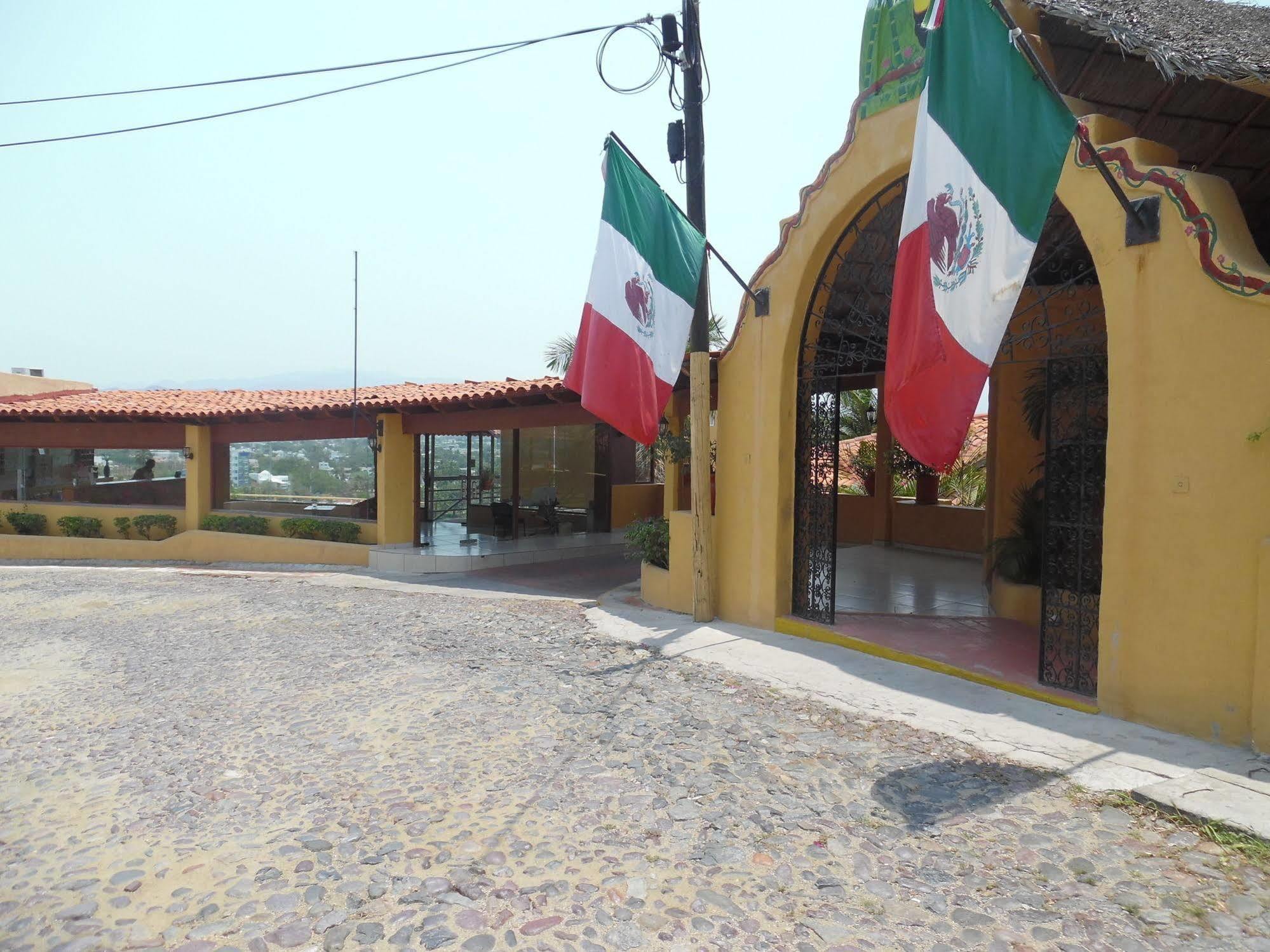 Hotel Plaza Tucanes Manzanillo Exterior photo