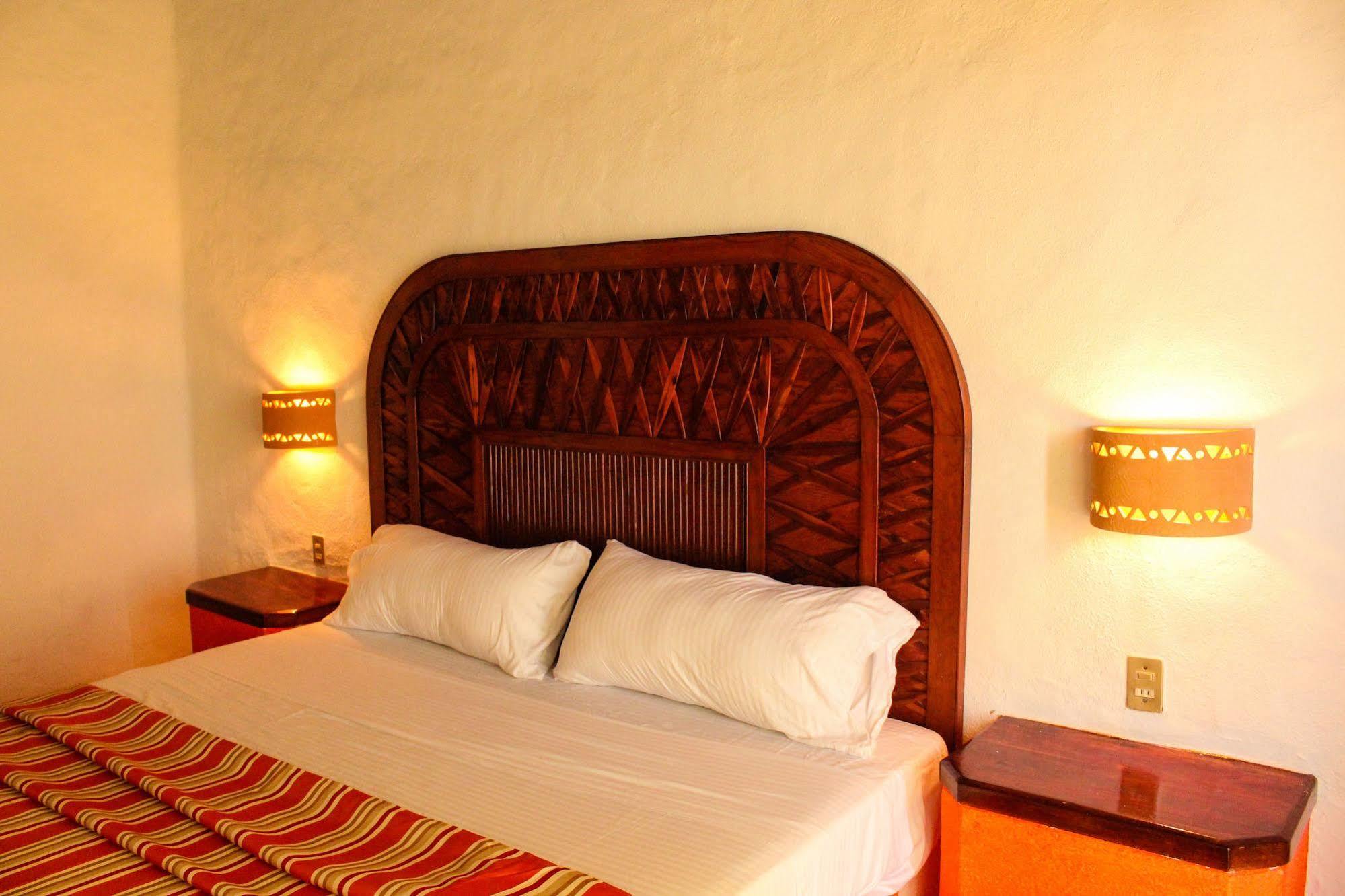 Hotel Plaza Tucanes Manzanillo Exterior photo